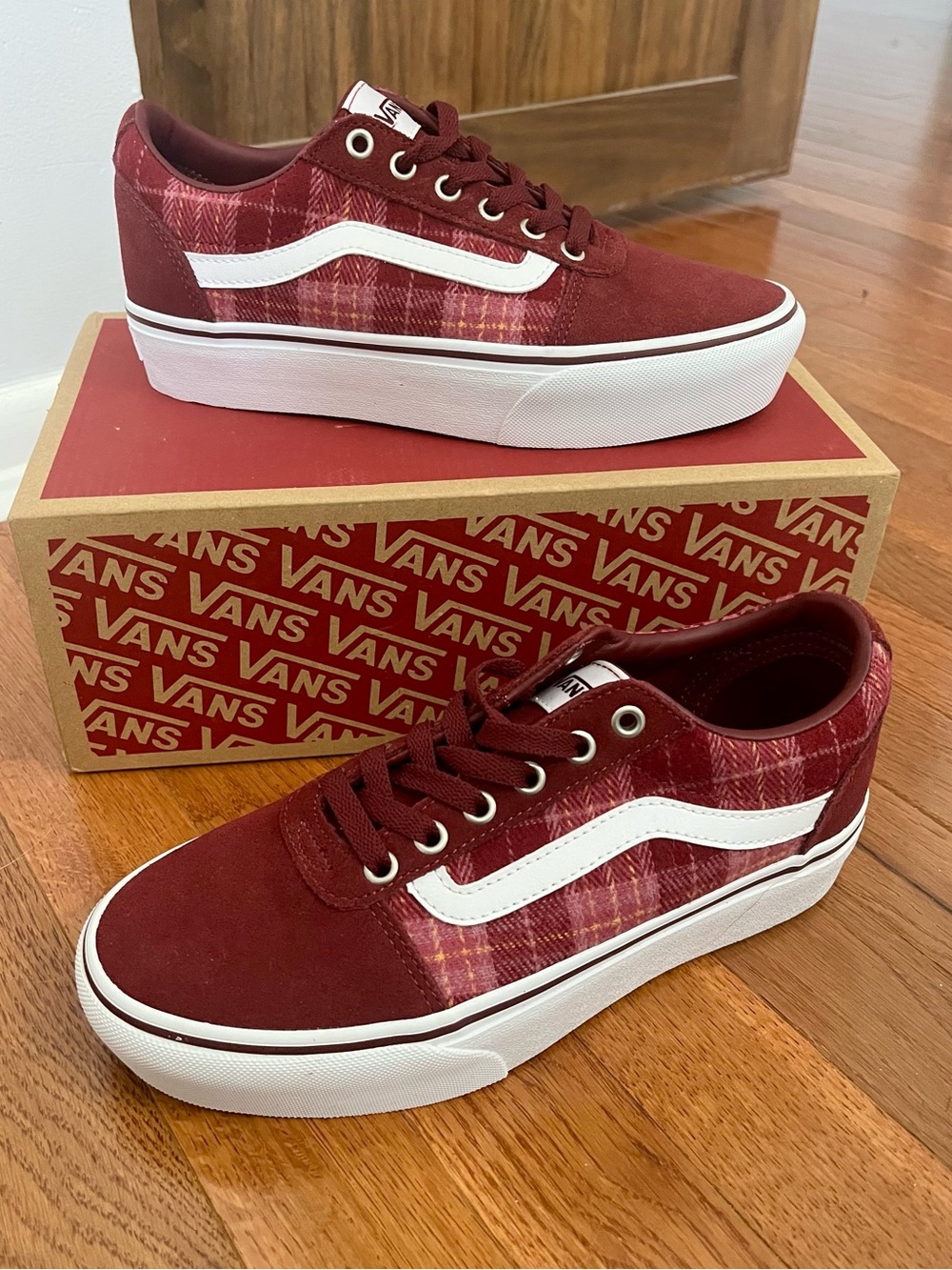 Vans Ward Platform Sneakers Size 8 burgundy white plaid mix colorway